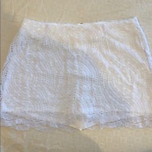 Cute Lilly Pulitzer Skirt size 0. With overlay.